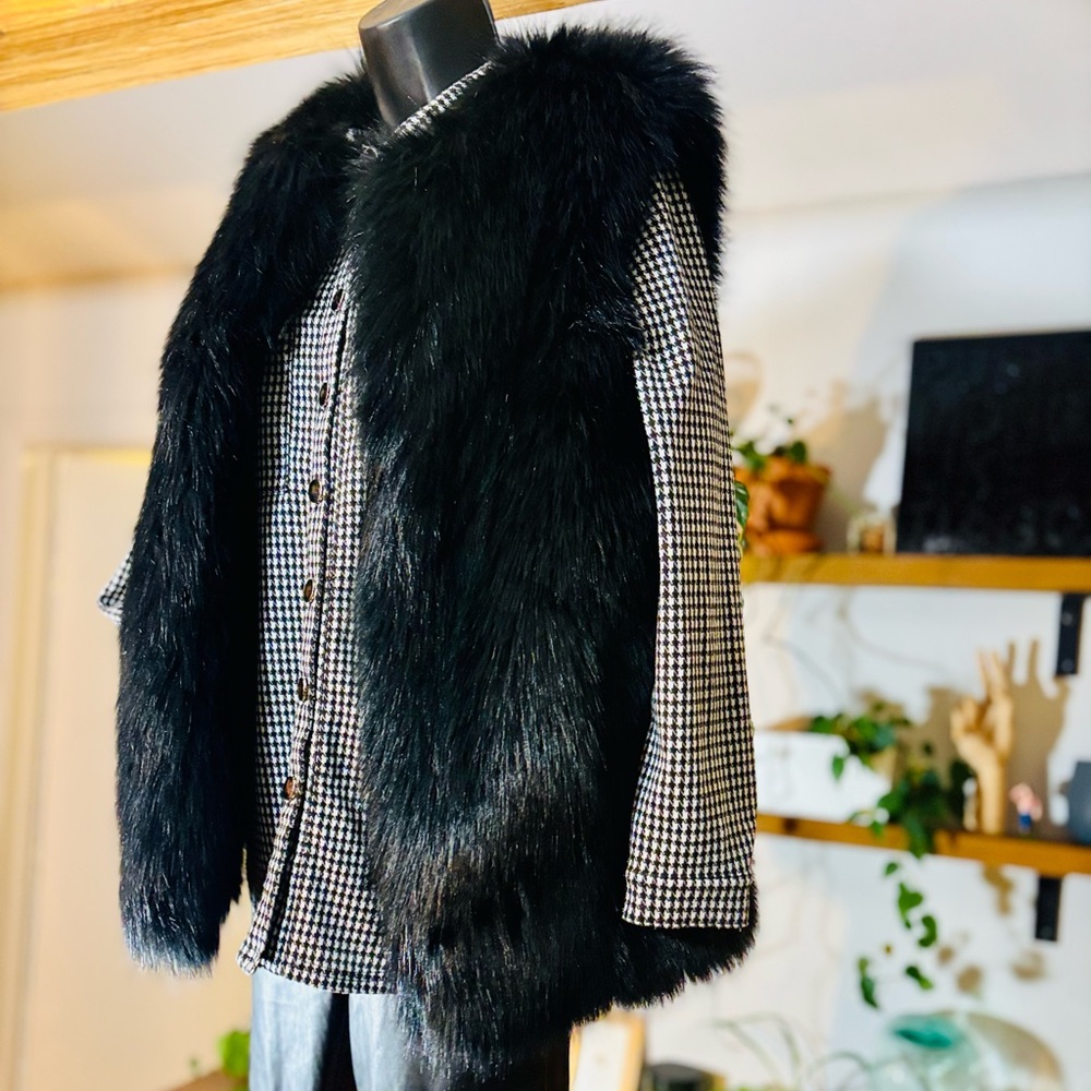 Black Faux Fur Vest for Women - Picture 2 of 12